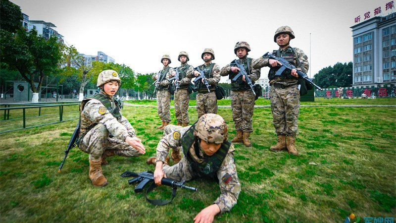 军旅网图片大全,展现铁血军人的风采,铁血军人的风采尽在军旅网图片大全