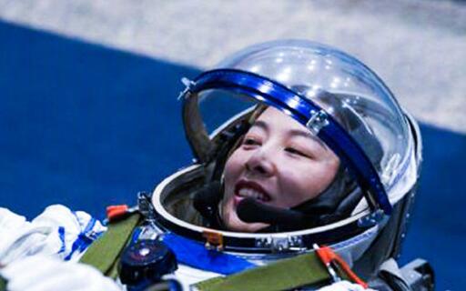 女航天员上太空有何不同,探索性别在太空探索中的差异,性别差异在太空探索中的探索,女航天员的独特挑战与不同体验