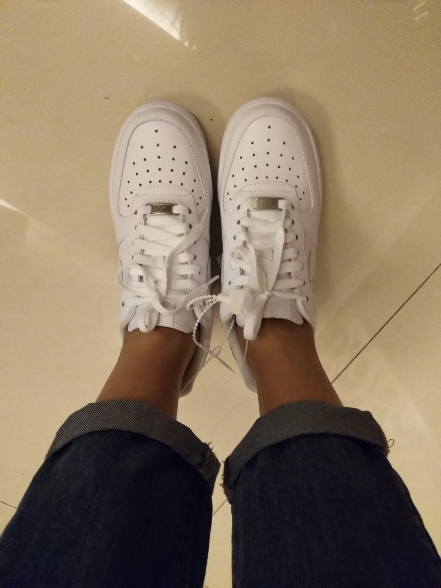 中国空军一号飞机的安全性，公众关注的焦点与事实真相，中国空军一号飞机的安全性揭秘，公众关注的焦点与事实真相对比