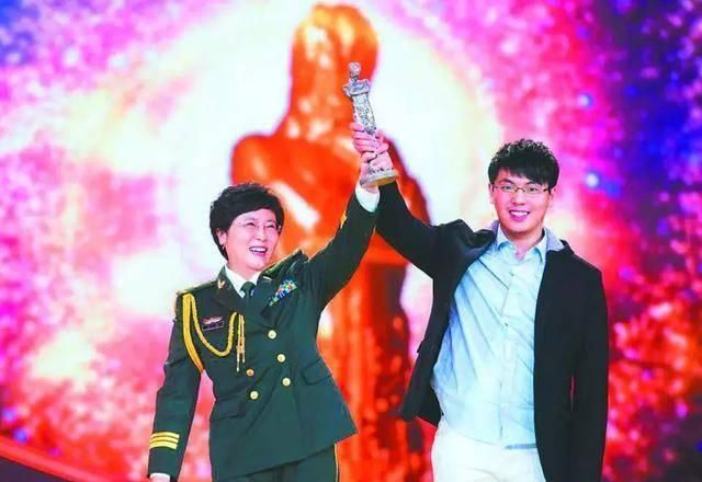 肖思远爸妈闪耀荧屏,家庭的力量与梦想的传承,肖思远家庭的力量,父母闪耀荧屏与梦想的传承