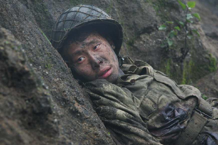 手榴弹在裤裆里爆炸,一场生与死的考验,手榴弹危机,生与死的瞬间考验