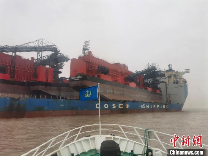 中国巨型半潜驳船,引领新一代海上巨无霸,中国新一代海上巨无霸,巨型半潜驳船引领潮流