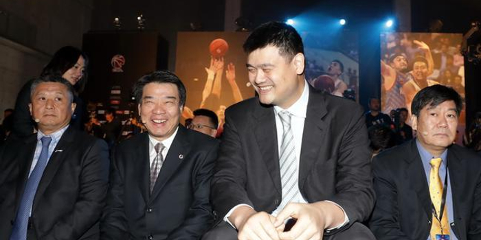 姚明出席赛后发布会,篮球巨星的坚持与担当,姚明现身赛场发布会,篮球巨星的坚持与担当风采