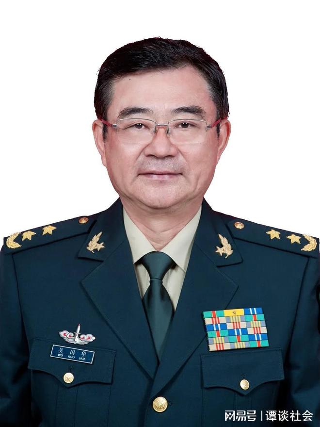 新疆火箭军司令员,肩负重任,铸就军魂,新疆火箭军司令员肩负重任,铸就军魂伟业