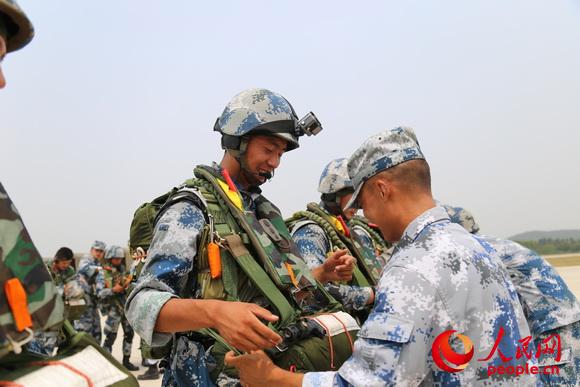 荣耀与骄傲——记中国女兵方队的风采展现于2012年阅兵盛典,中国女兵风采闪耀阅兵盛典,荣耀与骄傲的传承