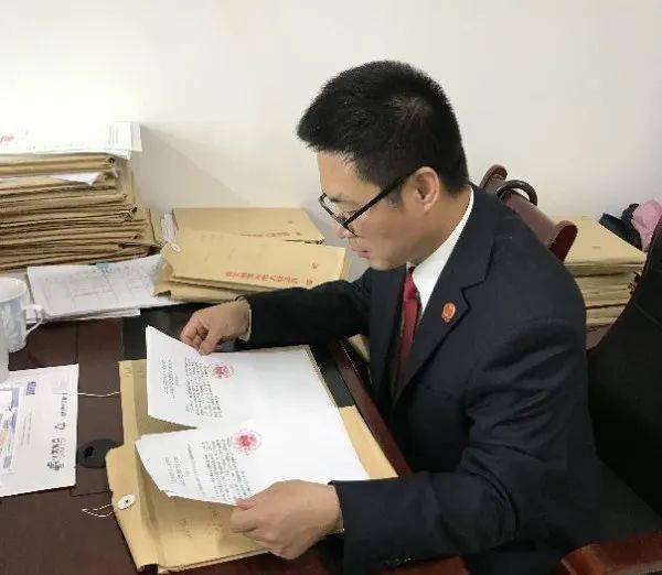 李清学的典型事迹,奋斗与奉献的典范,李清学,奋斗与奉献的典范,事迹感人至深