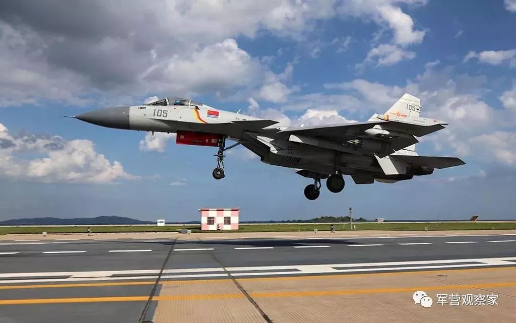 飞鲨歼-15飞机,空中巨鹰的崛起,飞鲨歼-15空中巨鹰,崛起的空中霸主