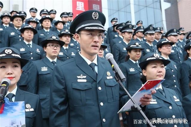 现役转改文职被叫停,深度分析与思考,现役转改文职进程暂停,深度分析与思考