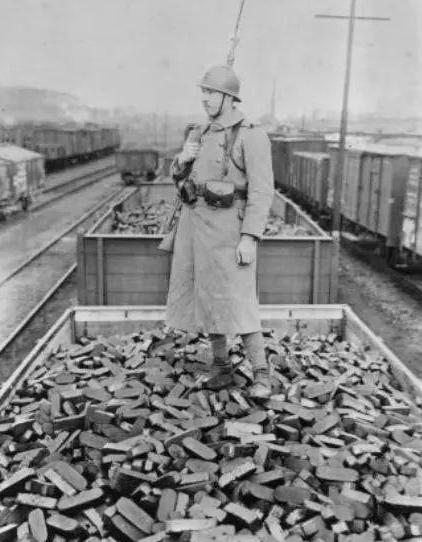 全球阅兵式的壮丽瞬间,各国阅兵式照片一览,全球阅兵风采,壮丽瞬间的精彩瞬间与各国风采一览