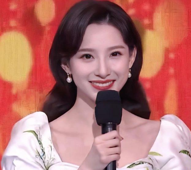 中国最年轻漂亮的主持人,璀璨新星闪耀荧屏,璀璨新星,中国最年轻美丽主持人闪耀荧屏