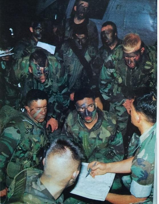 A10攻击机与F16战斗机,谁的水更强?,A10攻击机与F16战斗机,谁的水面作战能力更胜一筹?