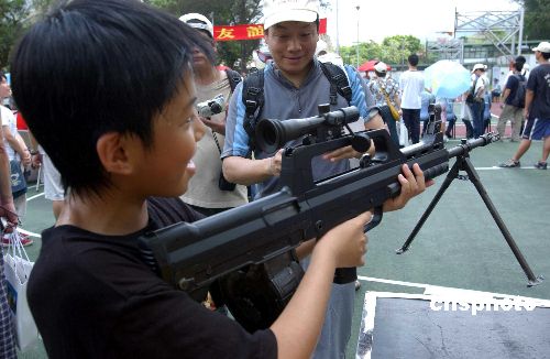 石岗军营直升机，现代军事力量的空中尖兵，石岗军营直升机，现代空中军事力量的先锋尖兵