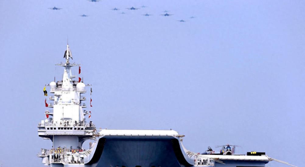 辽宁女舰长,一位海军英雄的卓越历程,辽宁女舰长,海军英雄的辉煌历程