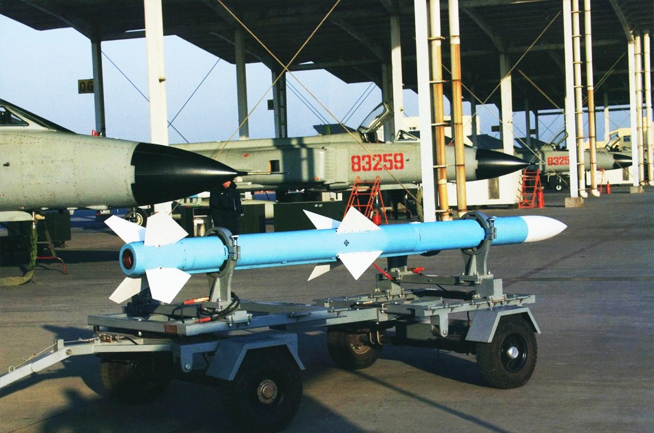 关于中美撞机事件中歼八携带导弹的分析与探讨,中美撞机事件中歼八携带导弹的分析探讨