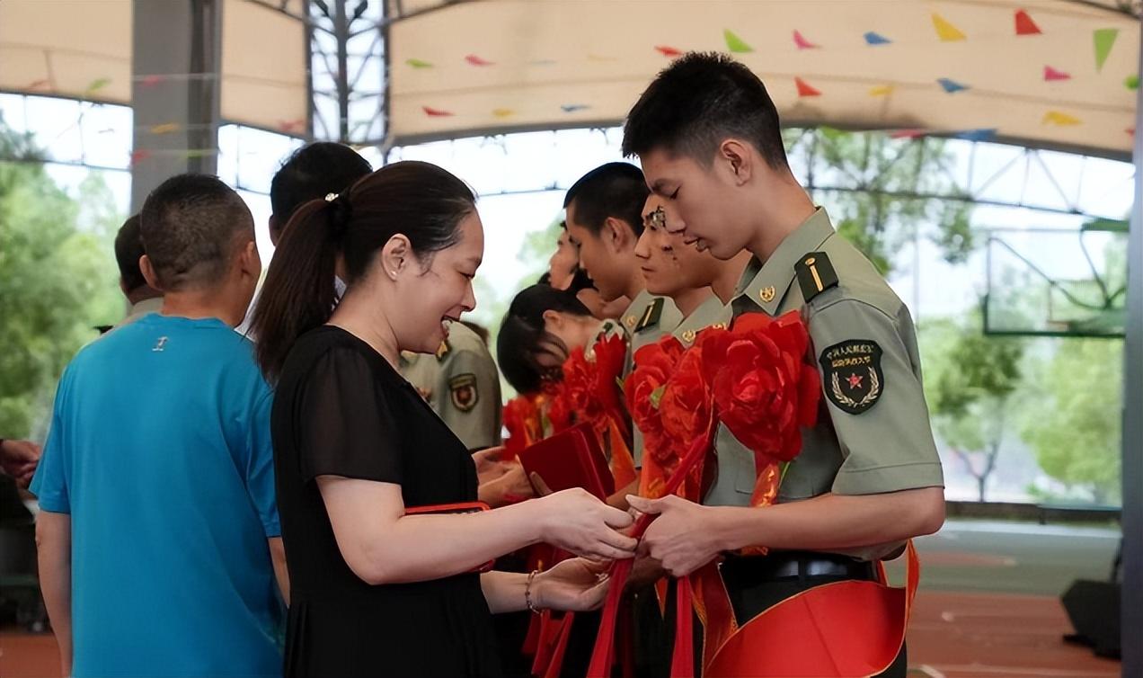 历届国防大学校长及其对中国国防建设的贡献，国防大学校长与中国国防建设的贡献，历史沿革与影响概述