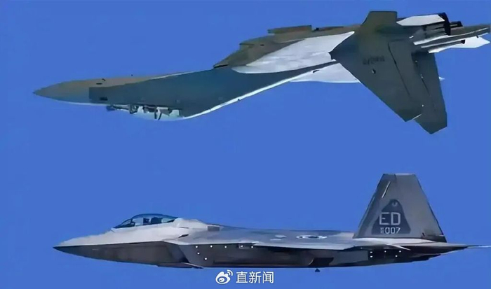 歼-15战机英勇驱离外军战机，捍卫领空的坚定决心，歼-15战机捍卫领空，坚定决心英勇驱离外军战机