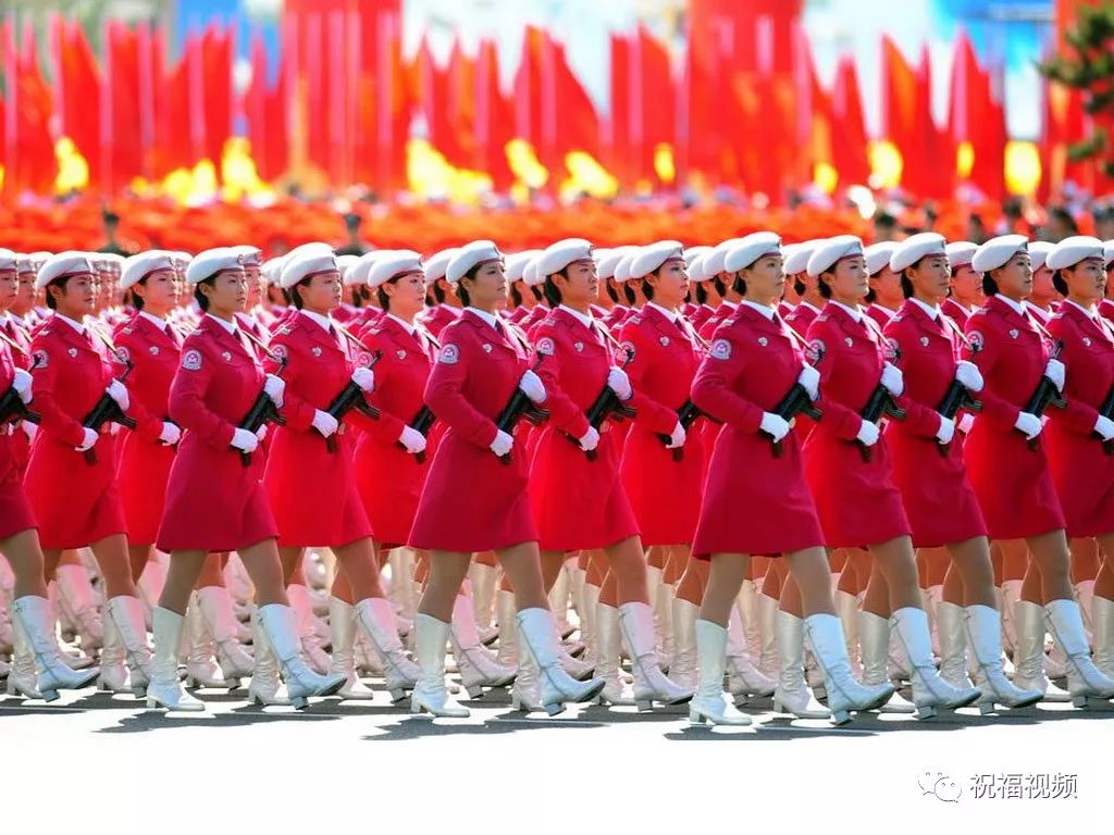 九三大阅兵女兵方队，展现新时代巾帼风采，九三大阅兵女兵方队，展现新时代巾帼英姿
