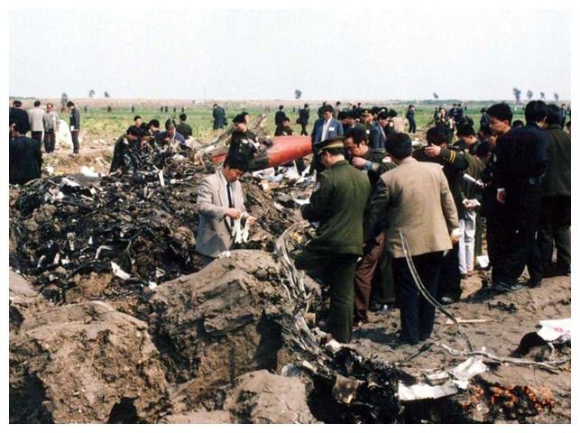 94西安空难，村民哄抢旅客物品事件深度剖析，94西安空难后村民哄抢旅客物品事件深度解析与反思