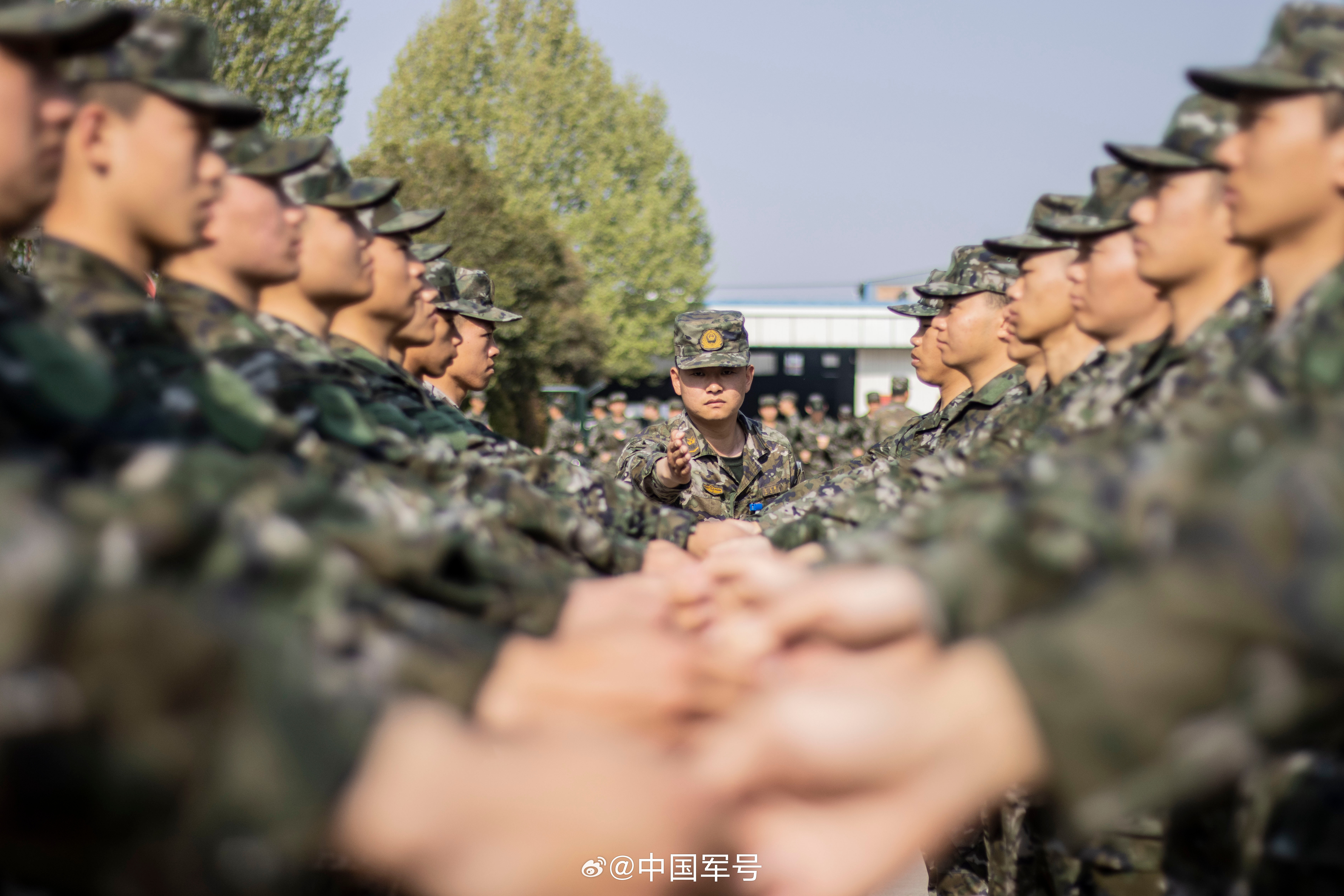 新兵队列训练，塑造纪律与团结的基石，新兵队列训练，锻造纪律与团结的基石