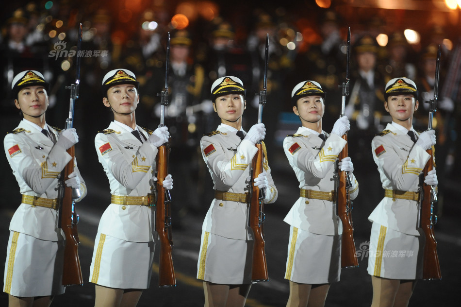 三军女仪仗队图片,展现女性力量与荣耀的壮丽画卷,三军女仪仗队壮丽图片展示,女性力量与荣耀的辉煌瞬间