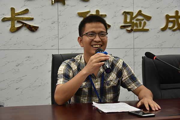 李鸿志,一位引领时代的杰出人物,李鸿志,时代引领者的杰出风采