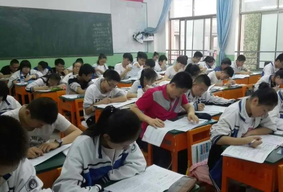 四年级新闻摘抄,探索未来的科技与教育趋势(2022年最新报道),四年级新闻摘抄,揭秘未来科技与教育趋势(最新报道 2022)