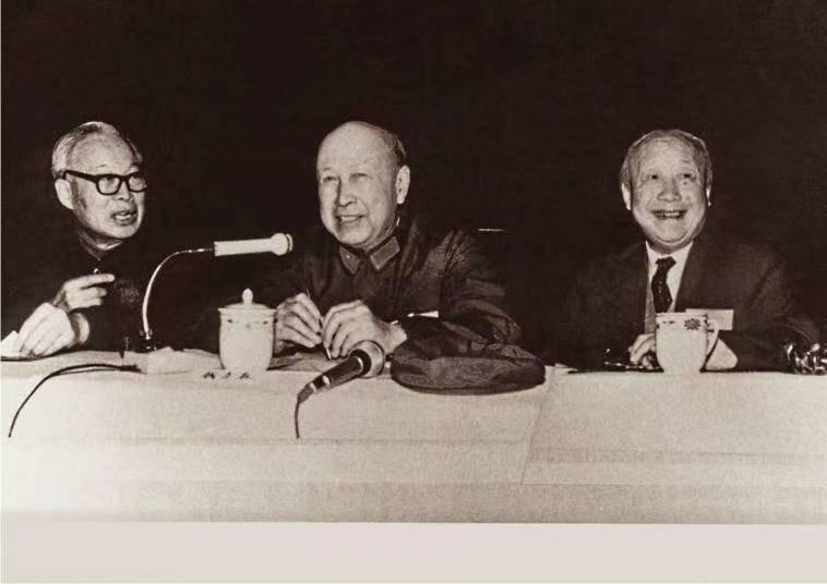 美国两弹一星之父到底是谁，美国两弹一星之父揭秘，究竟是谁？