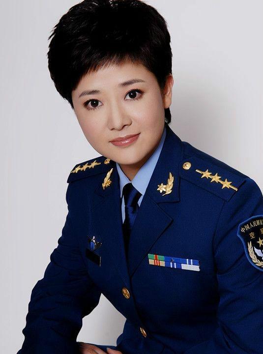 中央七套主持人照片,展现魅力与专业素养,中央七套主持人风采展示,魅力与专业并存的照片集