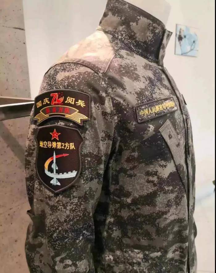星空迷彩服的颜色种类及其独特魅力，星空迷彩服的颜色种类及其独特魅力解析