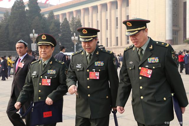 集团军长与普通军长,职责、角色与差异,集团军长与普通军长,职责、角色与差异解析