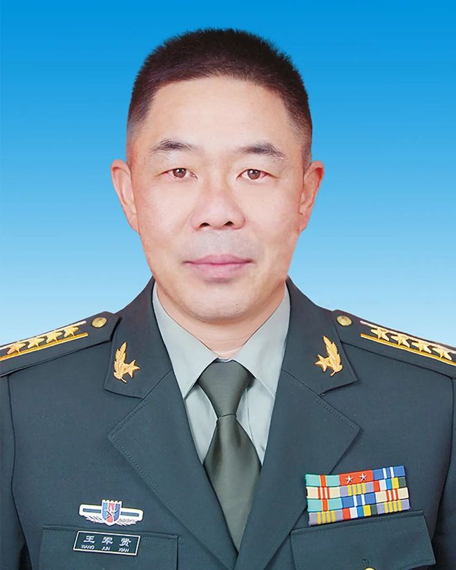 集团军长与普通军长,职责、角色与差异,集团军长与普通军长,职责、角色与差异解析