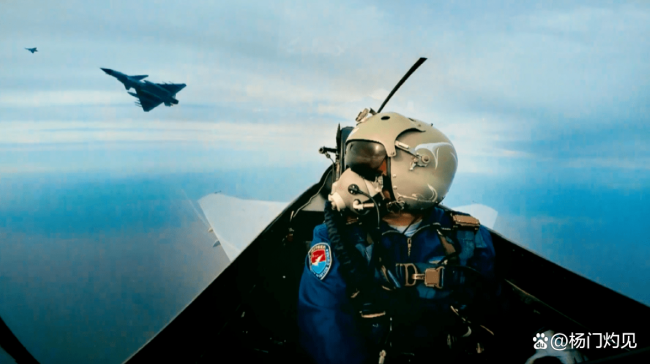 歼16战斗机飞行员们的视频,英勇翱翔的空中战士,歼16战斗机飞行员,英勇翱翔的空中勇士
