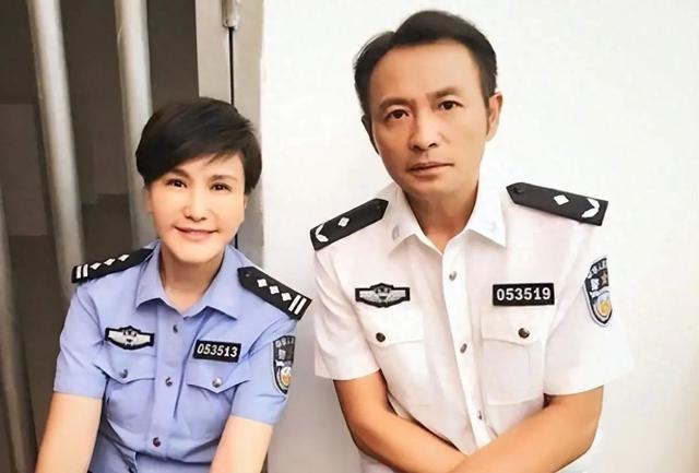 丁志诚与王茜,结婚照片背后的爱情故事,丁志诚与王茜,结婚照片背后的甜蜜爱情故事