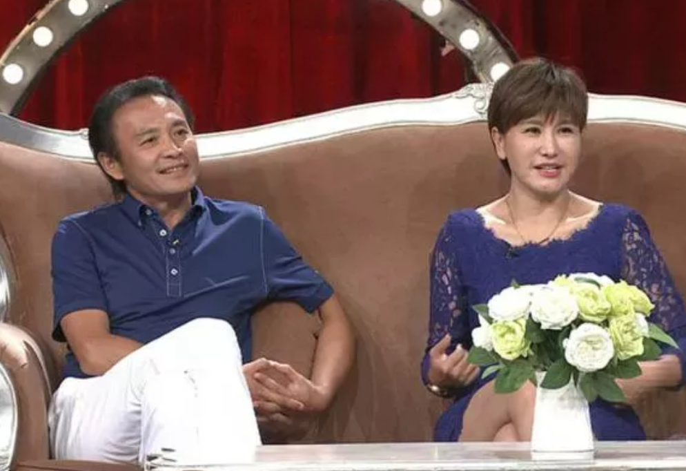 丁志诚与王茜,结婚照片背后的爱情故事,丁志诚与王茜,结婚照片背后的甜蜜爱情故事