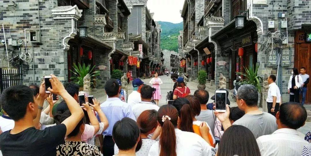 央视新闻板书,传统与现代的融合,央视新闻板书,传统与现代的完美融合