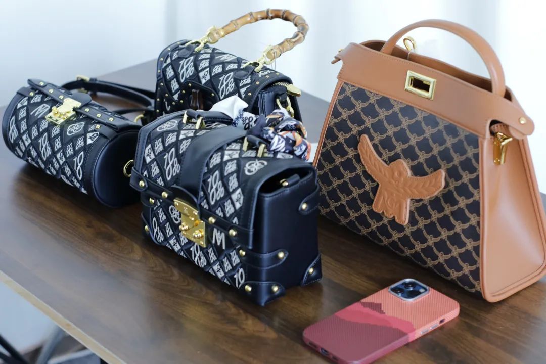 兰州军区女干部LV包事件,公众关注的焦点与反思,兰州军区女干部LV包事件,公众关注的焦点与反思热潮