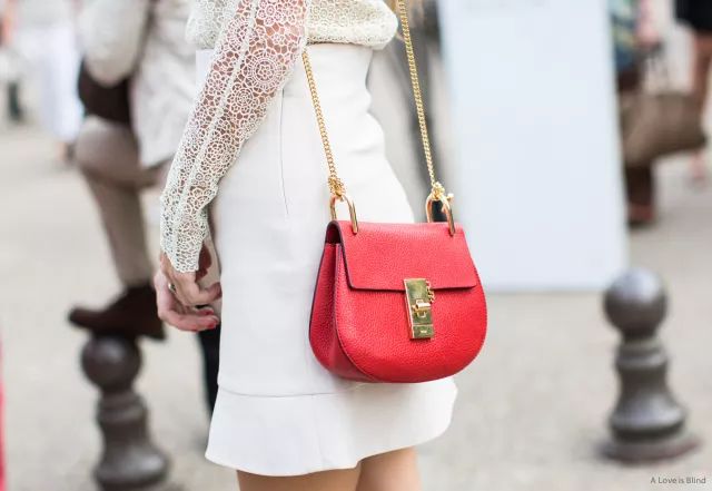 兰州军区女干部LV包事件,公众关注的焦点与反思,兰州军区女干部LV包事件,公众关注的焦点与反思热潮