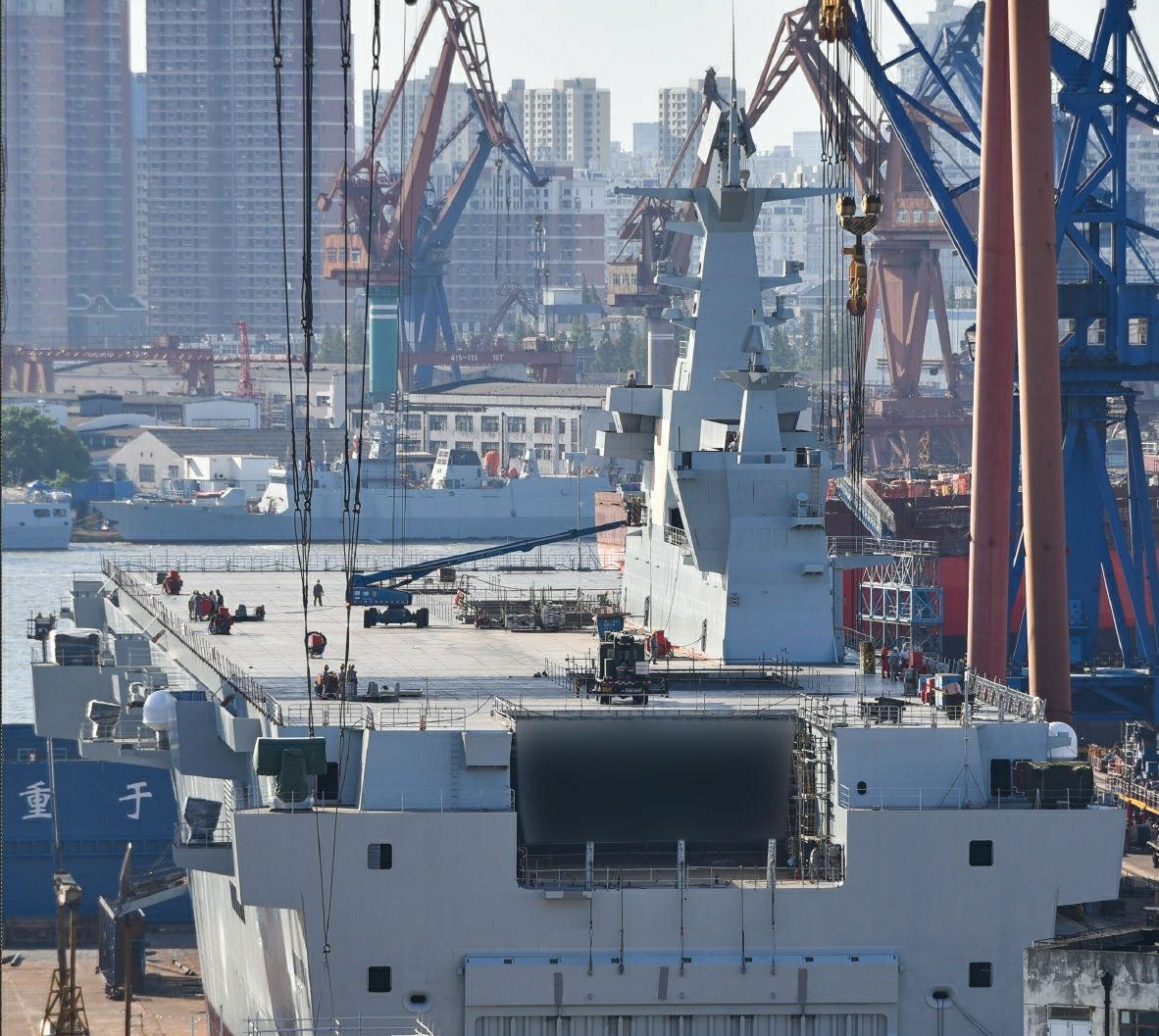 中国海军新篇章,075型两栖攻击舰首舰服役,中国海军新篇章,首艘075型两栖攻击舰正式服役