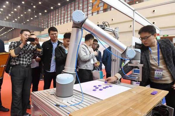 秦海波,浪潮中的勇者,秦海波,浪潮中的勇者领航者