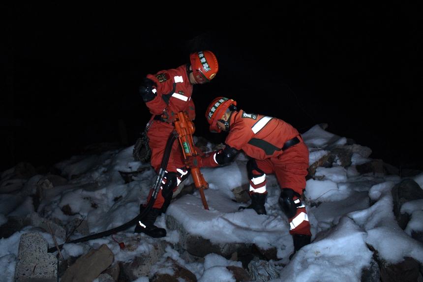 武警部队宣传背景图,时代画卷中的力量与荣耀,武警部队宣传背景图,时代画卷中的力量与荣耀展现