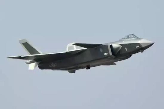 歼-10与F-22，谁更胜一筹？，歼-10与F-22性能对比，谁在空中更胜一筹？