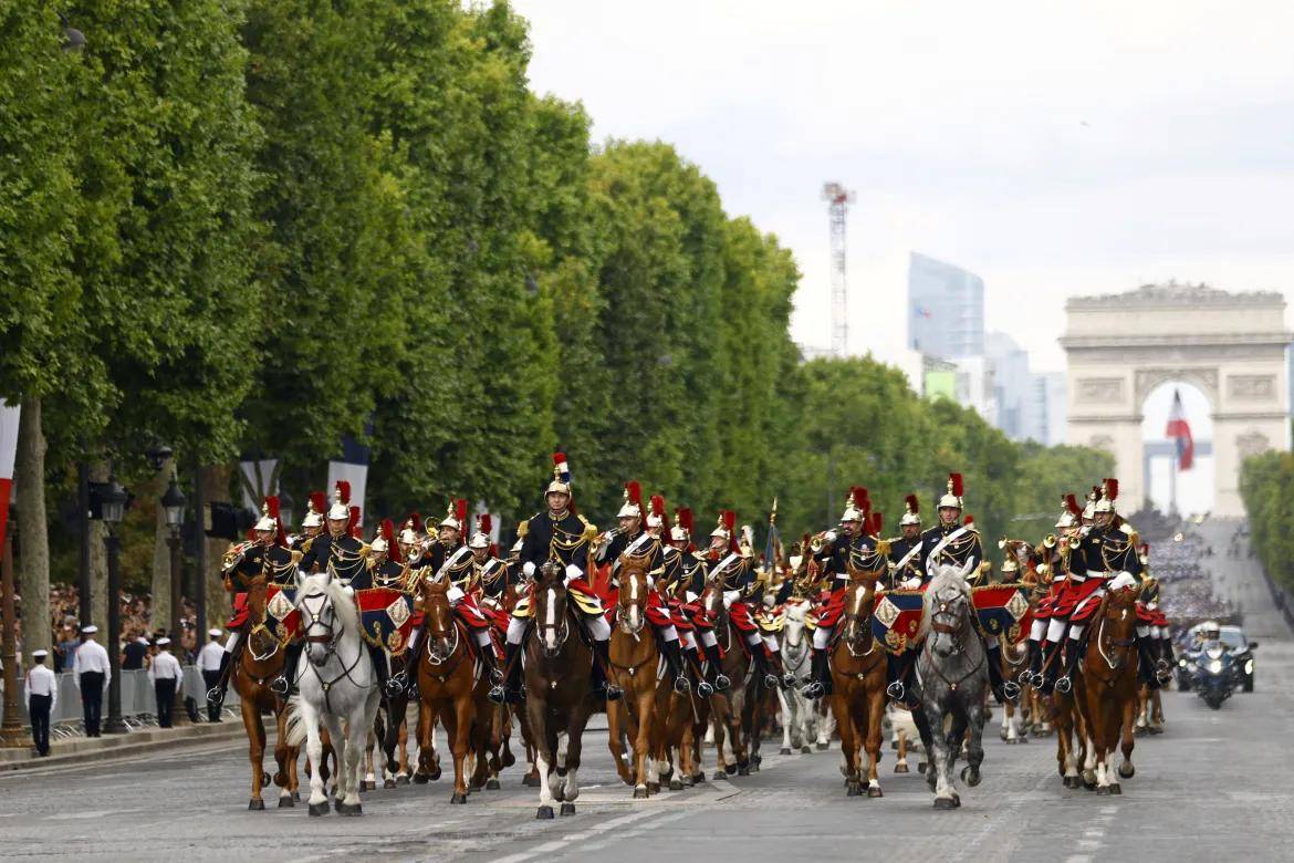 世界最好的阅兵国家,多元传统与现代军威的交融,多元传统与现代军威的交融,全球阅兵典范国家展示