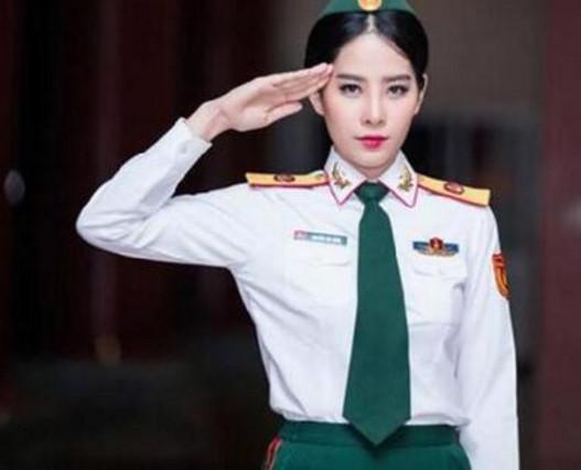 国防频道的女主持人，声音与力量的独特融合，国防频道女主持人，声音与力量的魅力融合