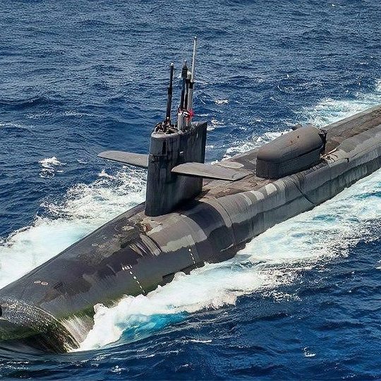 美核潜艇公开上浮,揭示军事透明化的双刃剑效应,美核潜艇上浮揭示军事透明化的双刃剑效应