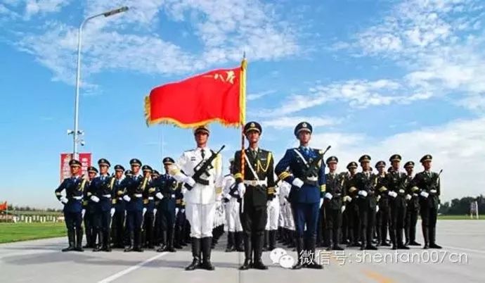 三军仪仗队图片PPT素材,展现荣耀与风采的壮丽画卷,三军仪仗队风采展示,荣耀与壮丽的图片PPT素材