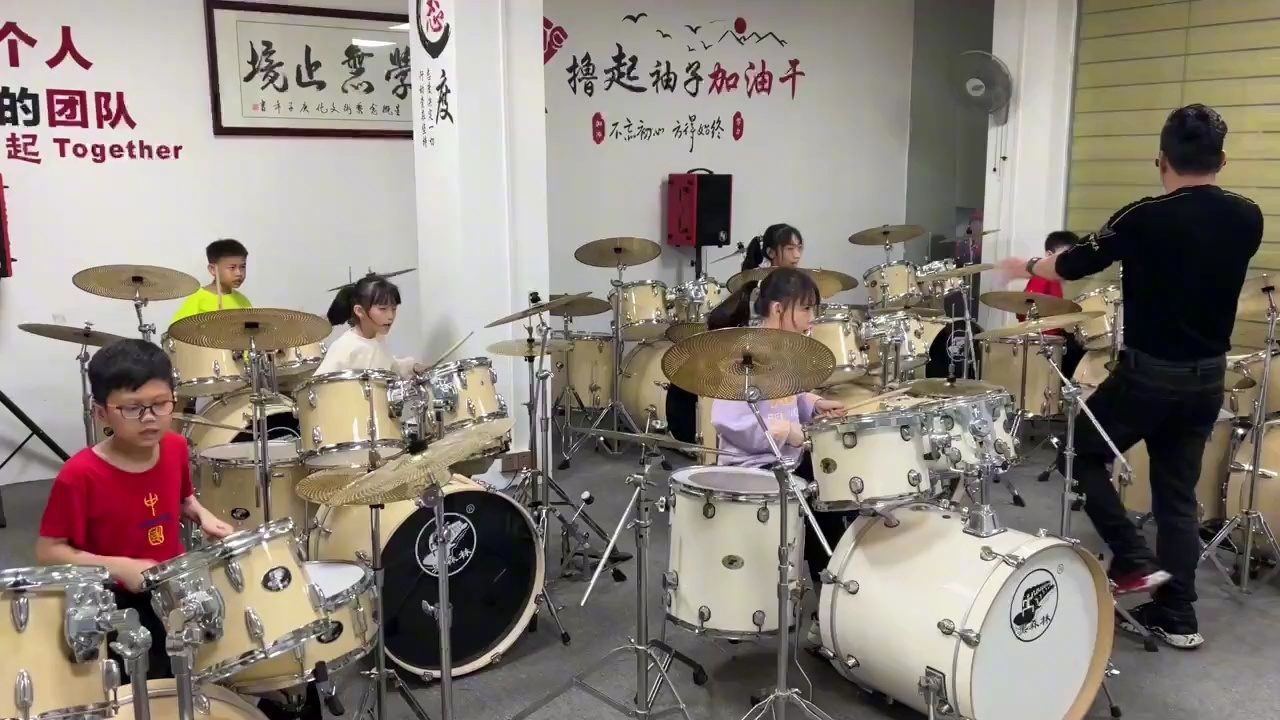 架子鼓与中国人民志愿军军歌,鼓声中的历史回响,架子鼓与军歌,鼓声中的历史共鸣