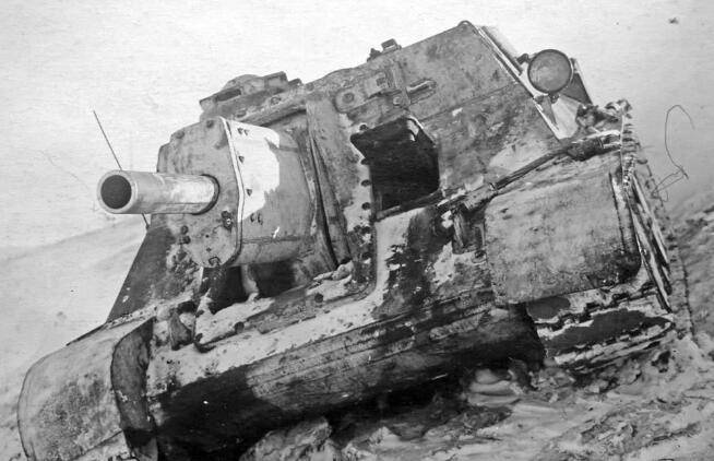 虎式坦克与T-34的对决,二战铁甲巨兽的交锋,二战铁甲巨兽对决,虎式坦克与T-34的交锋