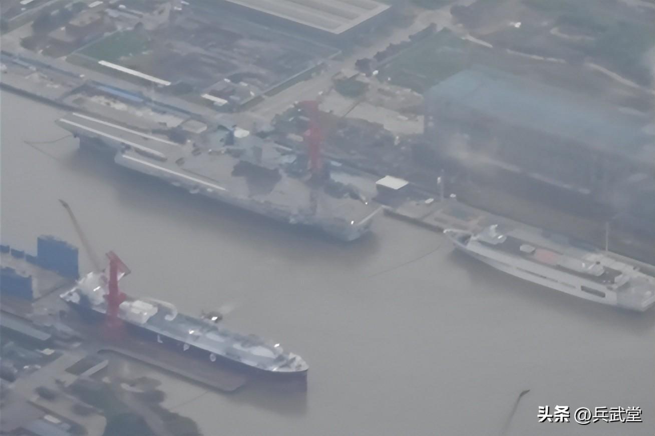 福建舰女舰长，破浪前行的巾帼英雄，福建舰女舰长，破浪前行的巾帼英雄传奇