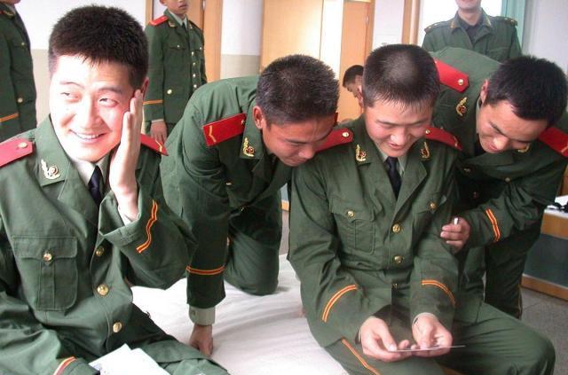 关于部队新兵是否被老兵欺负的问题探讨,部队新兵与老兵关系探讨,新兵是否会受到欺负?