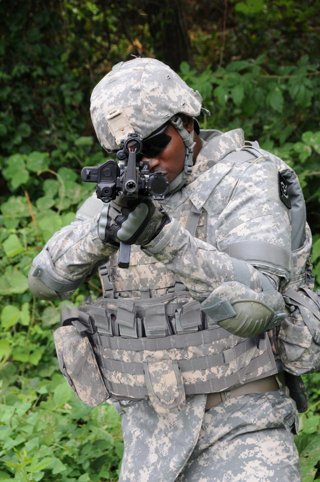 美军单兵武器设备图片及其影响,美军单兵武器设备图片揭秘,装备革新与战场影响力探究